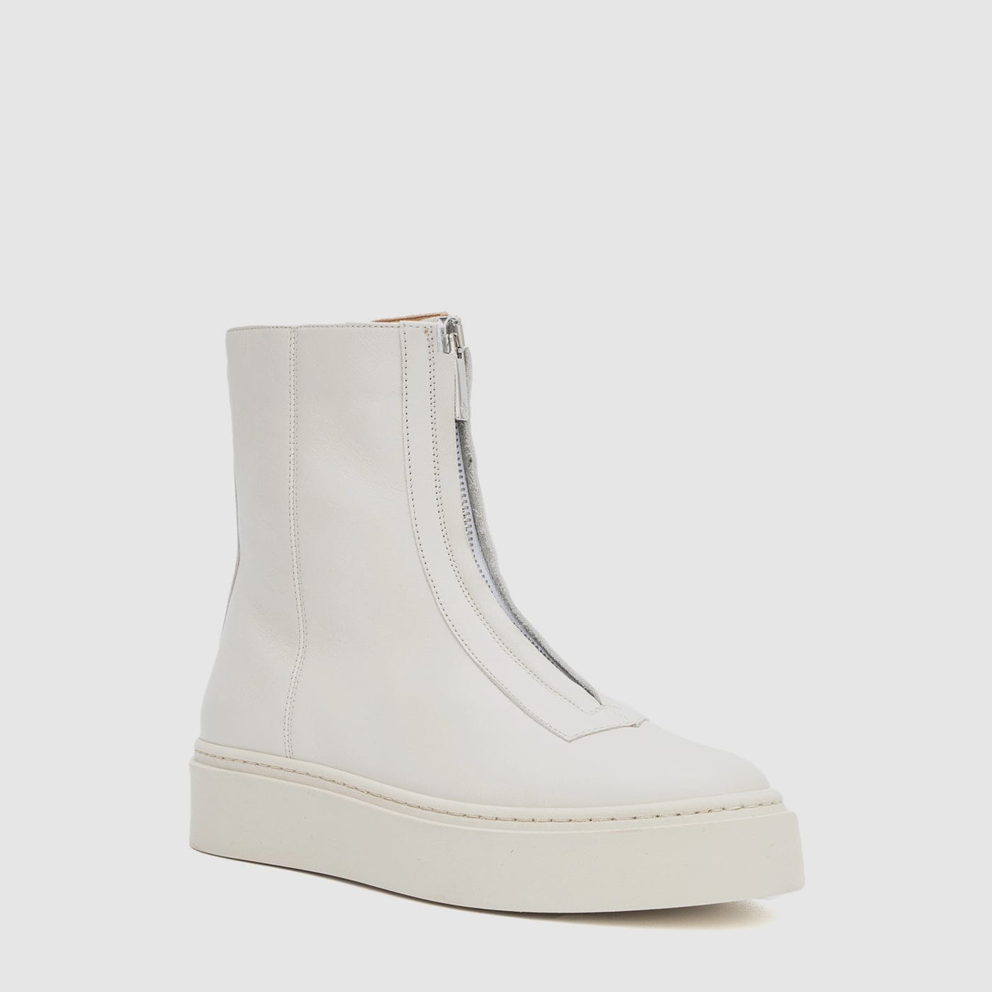OFF WHITE